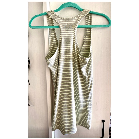 Move Tank Top - Picture 2 of 14